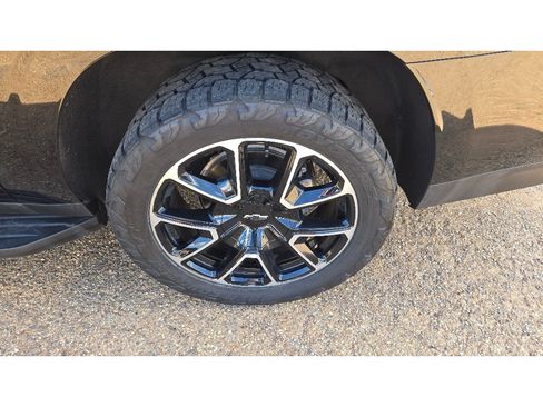 Used 2024 Chevrolet Suburban RST w/ Luxury Package AWD/4WD image 11