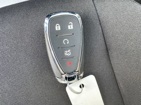 Used 2025 Chevrolet Malibu RS FWD image 23
