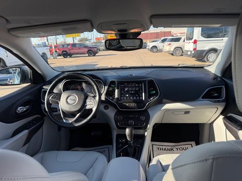 Used 2021 Jeep Cherokee Latitude Lux w/ Comfort/Convenience Group image 14