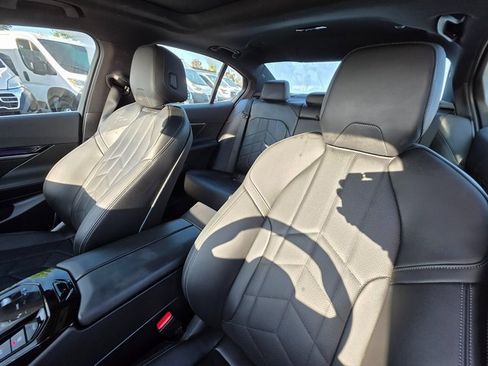 Used 2025 BMW i5 xDrive40 image 12