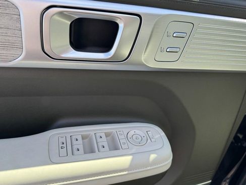 Certified 2025 Hyundai Santa Fe Calligraphy FWD image 16