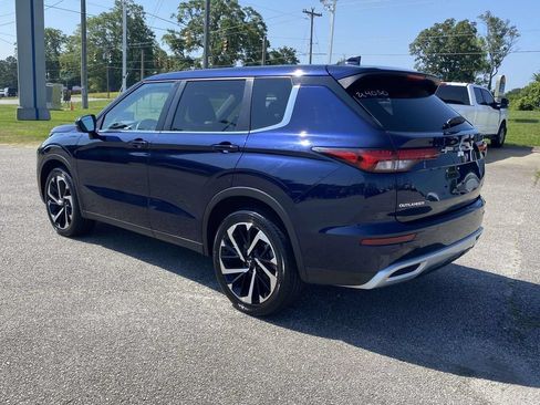 Used 2024 Mitsubishi Outlander SE FWD image 3