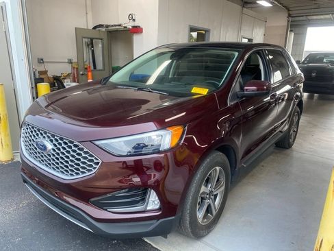 Used 2024 Ford Edge SEL w/ Convenience Package AWD/4WD image 2
