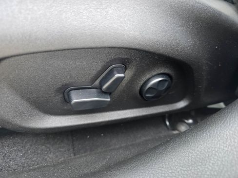 Used 2018 Jeep Renegade Latitude w/ Popular Equipment Group FWD image 18