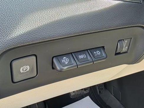 Used 2023 Buick Enclave Avenir w/ Avenir Technology Package AWD/4WD image 17