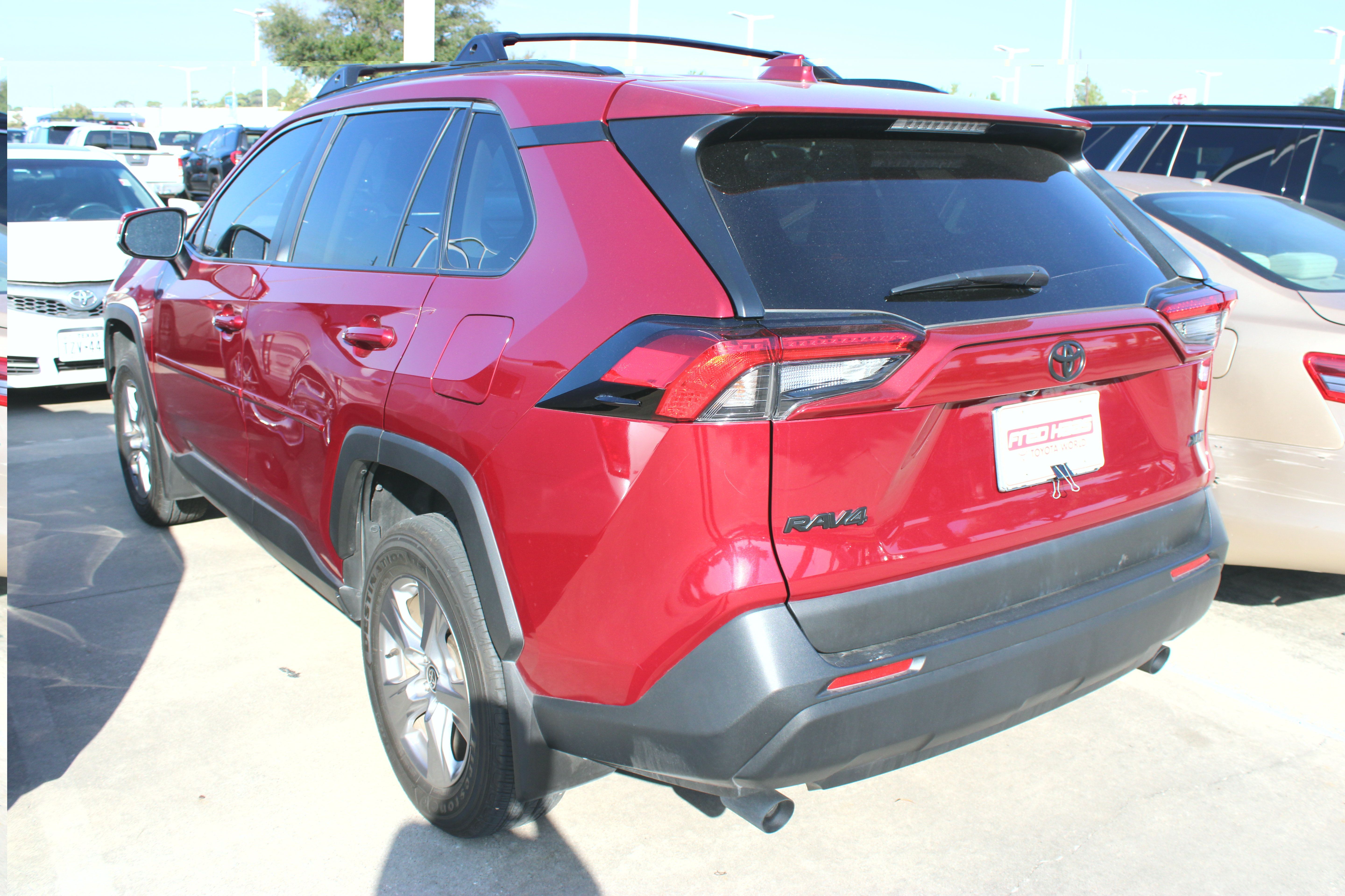 Used 2024 Toyota RAV4 XLE FWD image 5