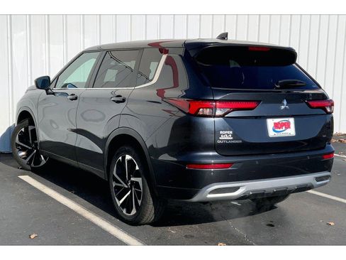 Used 2024 Mitsubishi Outlander SE image 10