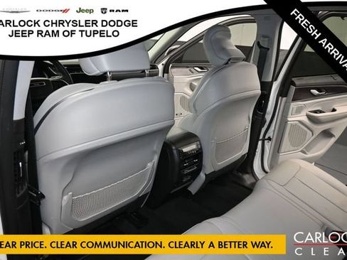 Used 2023 Jeep Grand Cherokee Overland w/ Luxury Tech Group IV AWD/4WD image 27