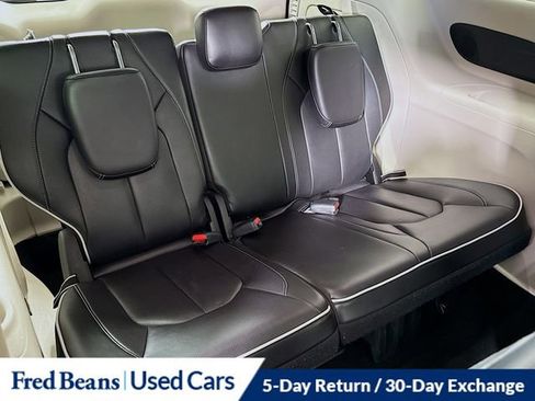 Used 2023 Chrysler Pacifica Limited image 31