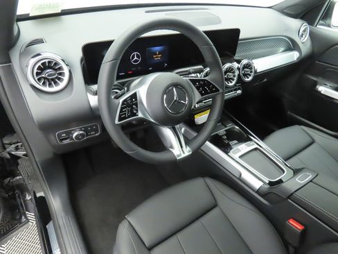 Certified 2025 Mercedes-Benz GLB 250 image 9