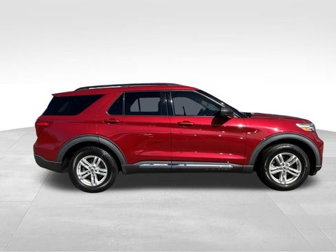 Used 2020 Ford Explorer XLT image 3