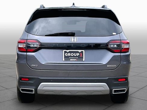 Certified 2025 Honda Pilot Touring image 5