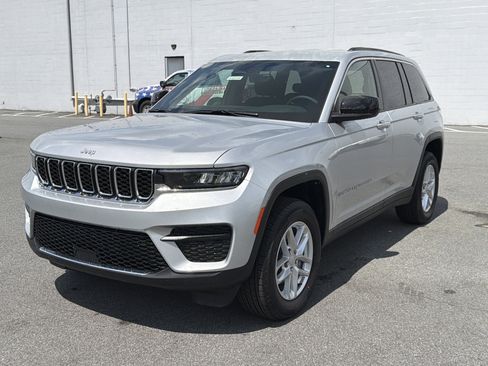 New 2026 Jeep Grand Cherokee Laredo image 3