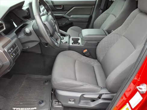 Certified 2024 Toyota Tacoma SR5 AWD/4WD image 12