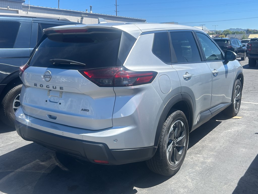 Used 2025 Nissan Rogue SV AWD/4WD image 7
