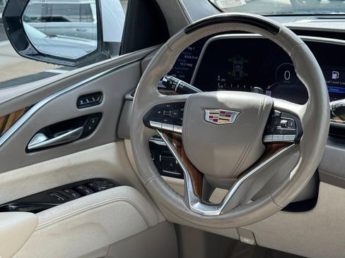 Used 2022 Cadillac Escalade Premium Luxury Platinum AWD/4WD image 17