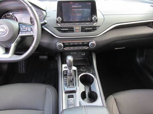 Used 2022 Nissan Altima 2.5 SV w/ SV Premium Package image 17