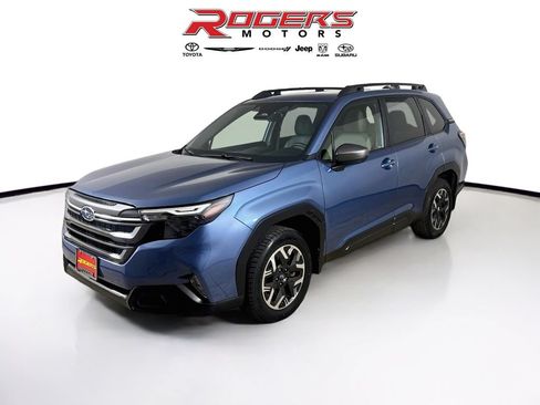 Certified 2025 Subaru Forester Premium w/ Convenience Package #1 AWD/4WD image 3