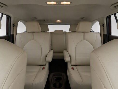 Used 2020 Toyota Highlander XLE AWD/4WD image 17