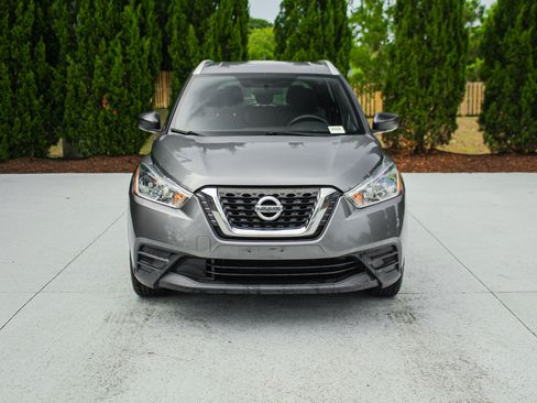 Used 2018 Nissan Kicks S FWD image 3