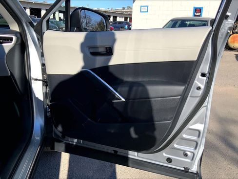 Used 2026 Toyota Corolla Cross L image 21