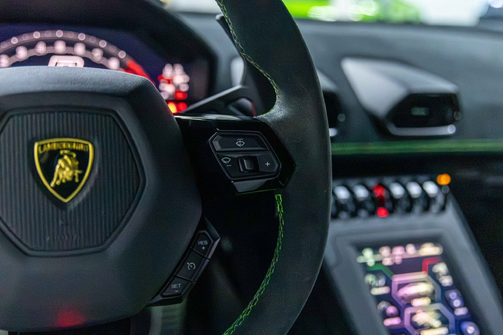Used 2022 Lamborghini Huracan STO RWD image 45