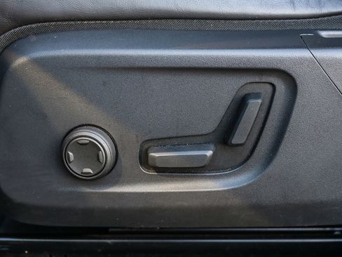 Used 2021 Volvo XC40 P8 Recharge w/ Advanced Package image 20