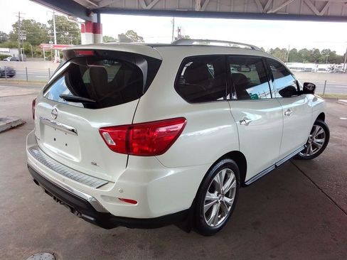 Used 2019 Nissan Pathfinder SL w/ SL Premium Package FWD image 5