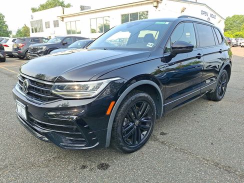 Used 2022 Volkswagen Tiguan SE R-Line AWD/4WD image 3