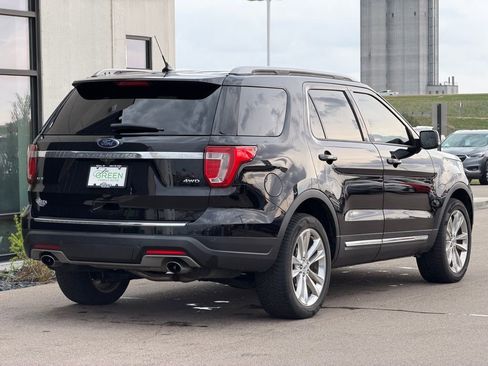 Used 2018 Ford Explorer XLT w/ Equipment Group 202A image 5