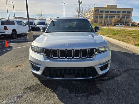 New 2025 Jeep Grand Cherokee Limited image 10