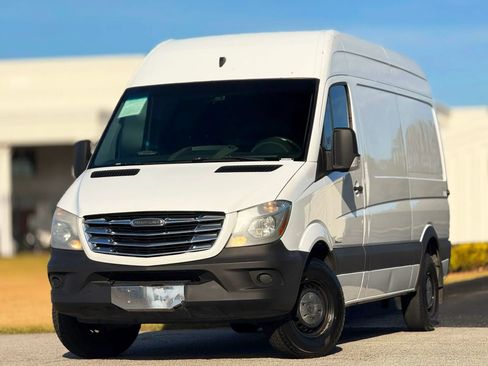 Used 2014 Freightliner Sprinter 2500 image 2