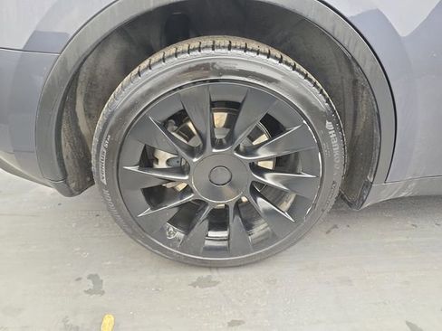 Used 2023 Tesla Model Y Long Range AWD/4WD image 19