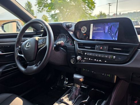 Used 2024 Lexus ES 300h w/ Premium Package FWD image 17