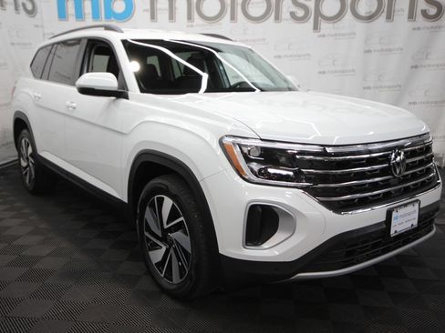 Used 2025 Volkswagen Atlas SE AWD/4WD image 11