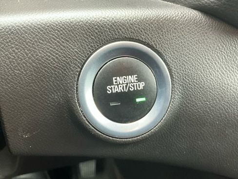 Used 2024 GMC Terrain SLT image 20