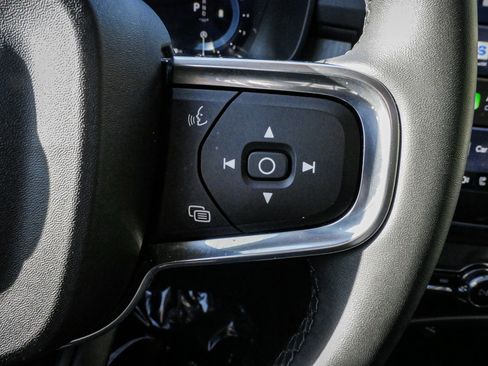 Used 2025 Volvo XC40 B5 Core image 20