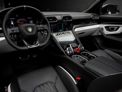 Used 2024 Lamborghini Urus S AWD/4WD image 2