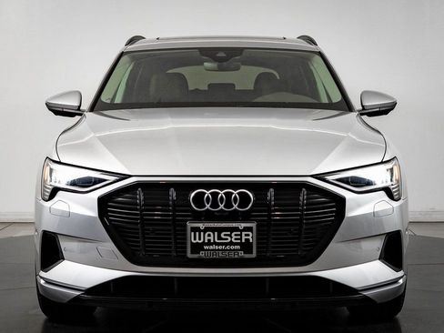 Used 2022 Audi e-tron Premium w/ Convenience Plus Package image 2