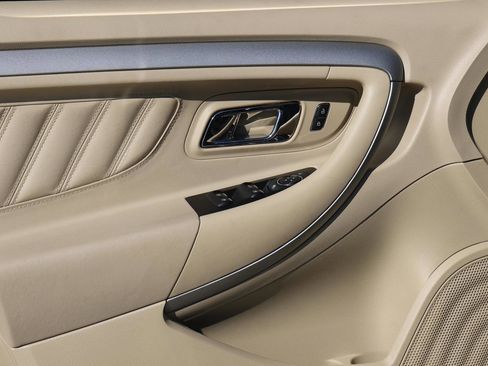 Used 2019 Ford Taurus SE image 26