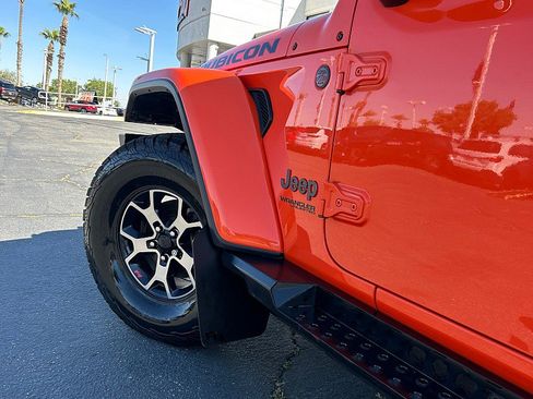 Used 2019 Jeep Wrangler Unlimited Rubicon w/ LED Lighting Group AWD/4WD image 16
