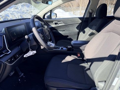 Used 2024 Kia Sportage LX image 6