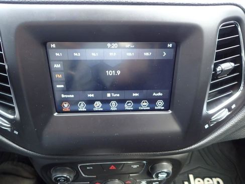 Used 2018 Jeep Compass Latitude w/ Popular Equipment Group AWD/4WD image 16