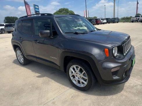 Used 2021 Jeep Renegade Latitude FWD image 2