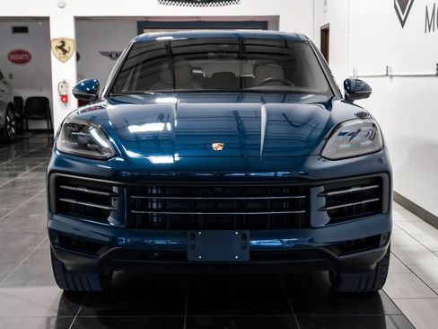 Used 2024 Porsche Cayenne AWD/4WD image 7