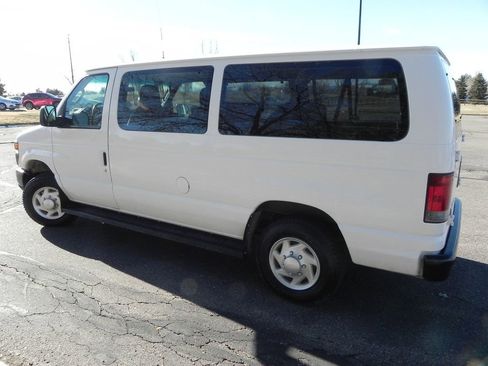 Used 2009 Ford E-150 and Econoline 150 Wagon image 2