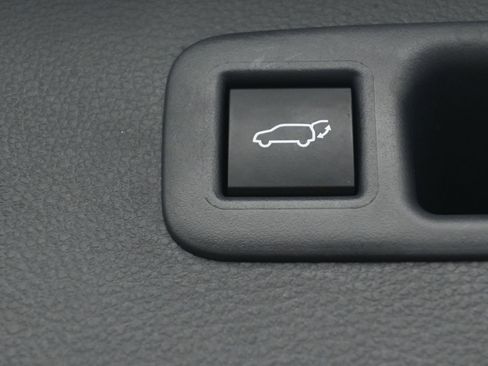 Certified 2025 Toyota Highlander Platinum image 34