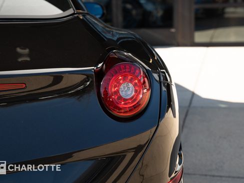 Used 2016 Ferrari California T image 18