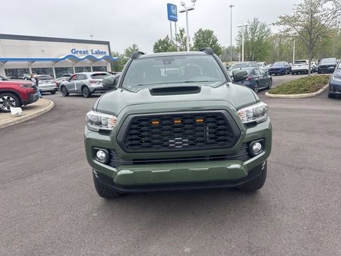 Used 2021 Toyota Tacoma TRD Sport w/ Technology Package AWD/4WD image 3