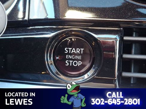 Used 2025 Nissan Pathfinder SV w/ SV Premium Package image 25